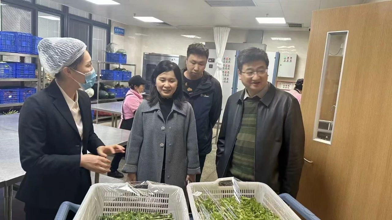 重庆儿童医院食物清静强化行动：副院长陈大鹏带队检查，，，，，确保饮食清静